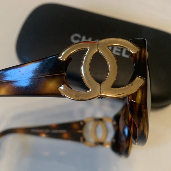 Chanel sunglasses with CC logo - Picture 6 of 9